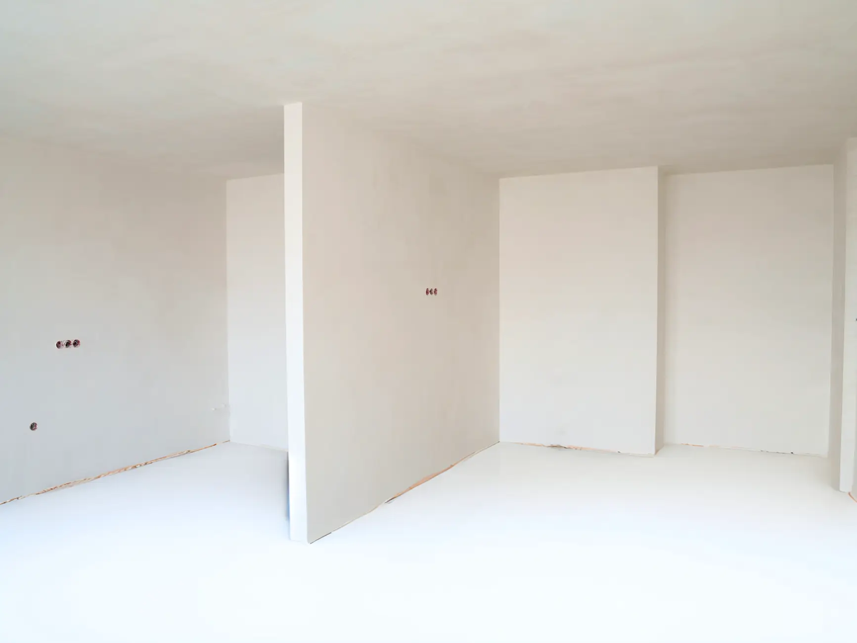 Silver Point — White Frame 2